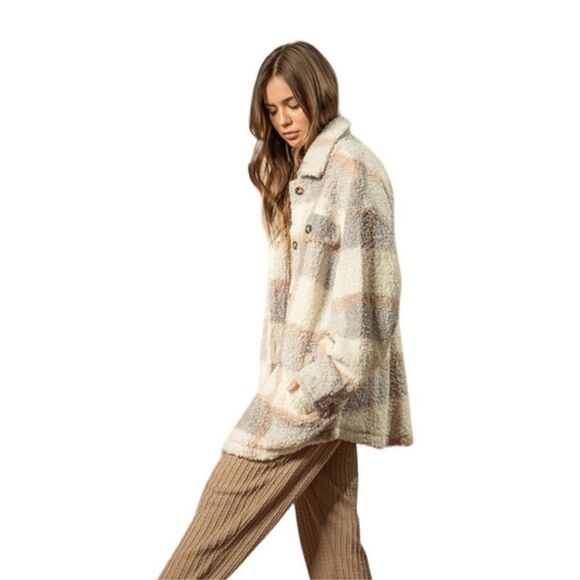New Teddy Plaid Shacket Front Button Down Oversized Coat Jacket Women size Med - Picture 2 of 3